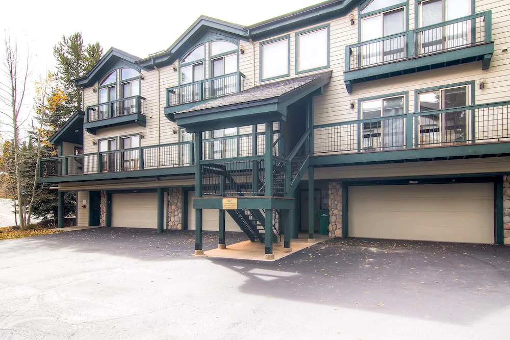 Antlers Lodge by Ski Country Resorts