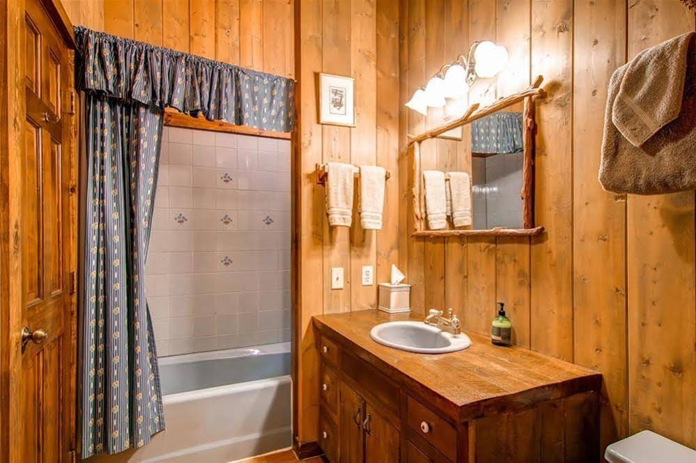 Bear Lodge by Pinnacle Lodging