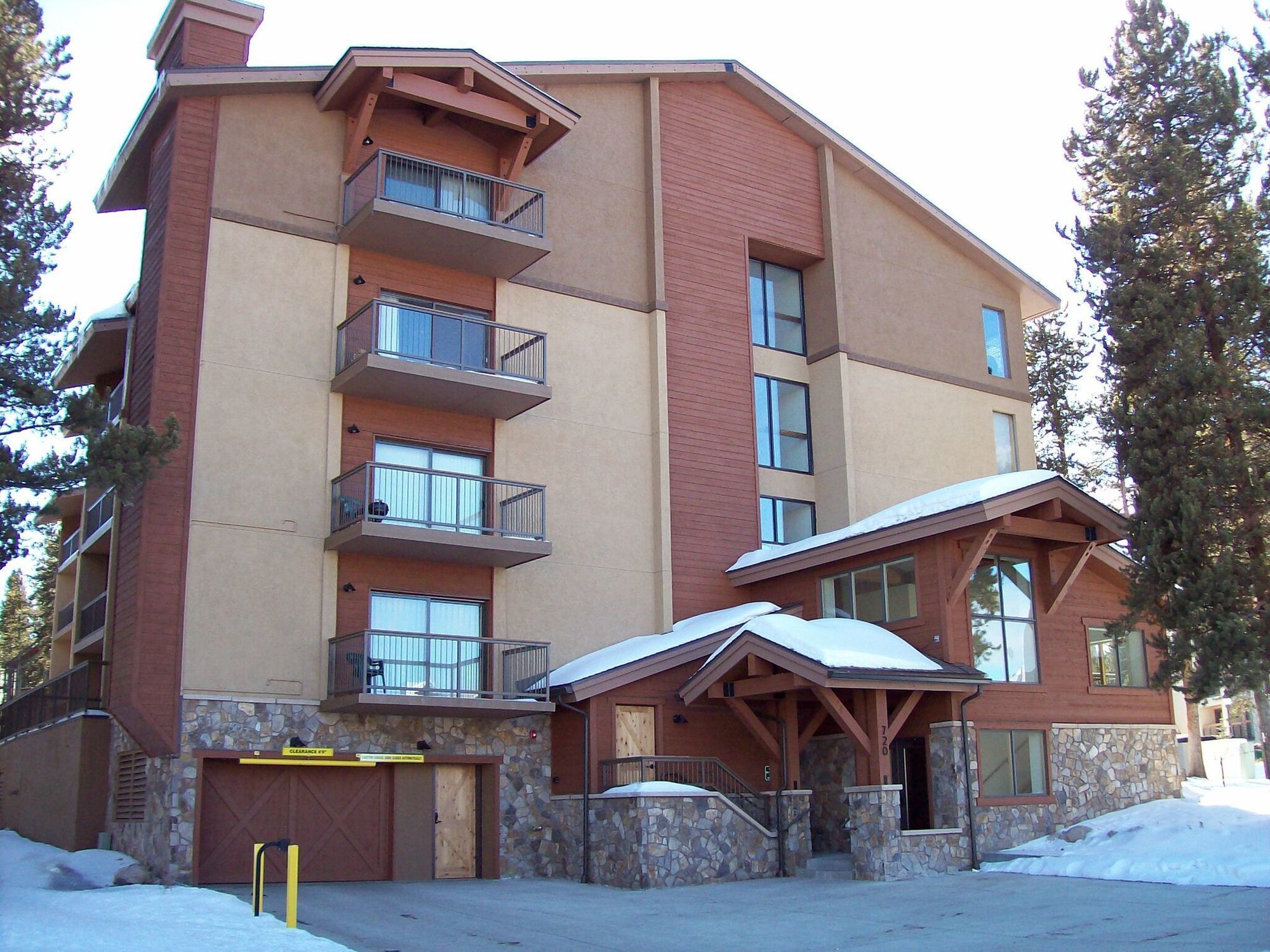 Mountainwood 103 2 Br condo by RedAwning