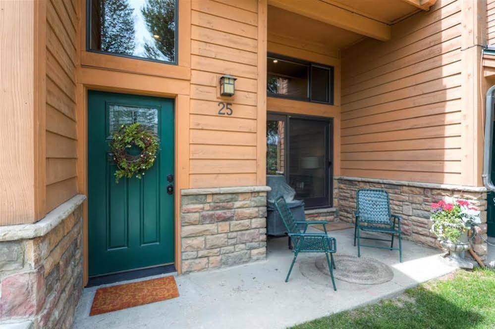 The Cedars Townhomes by Pinnacle Lodging