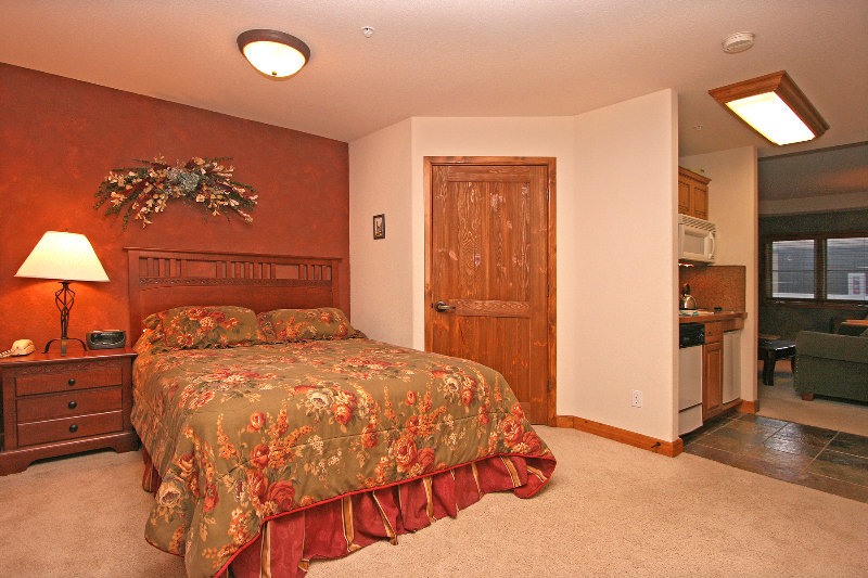 Riverbend Lodge