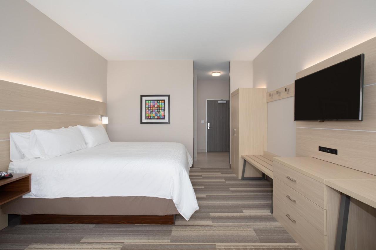 Holiday Inn Express & Suites Denver NE - Brighton