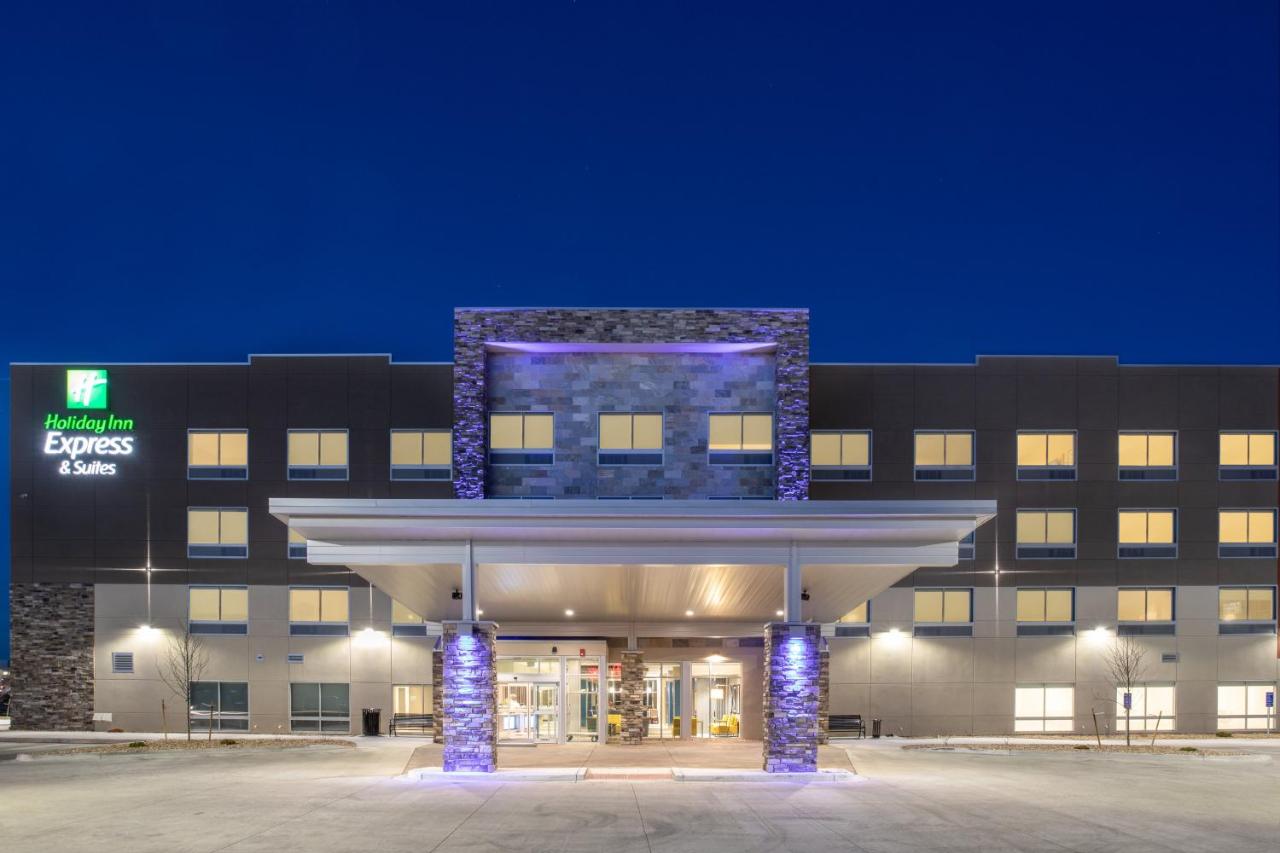 Holiday Inn Express & Suites Denver NE - Brighton