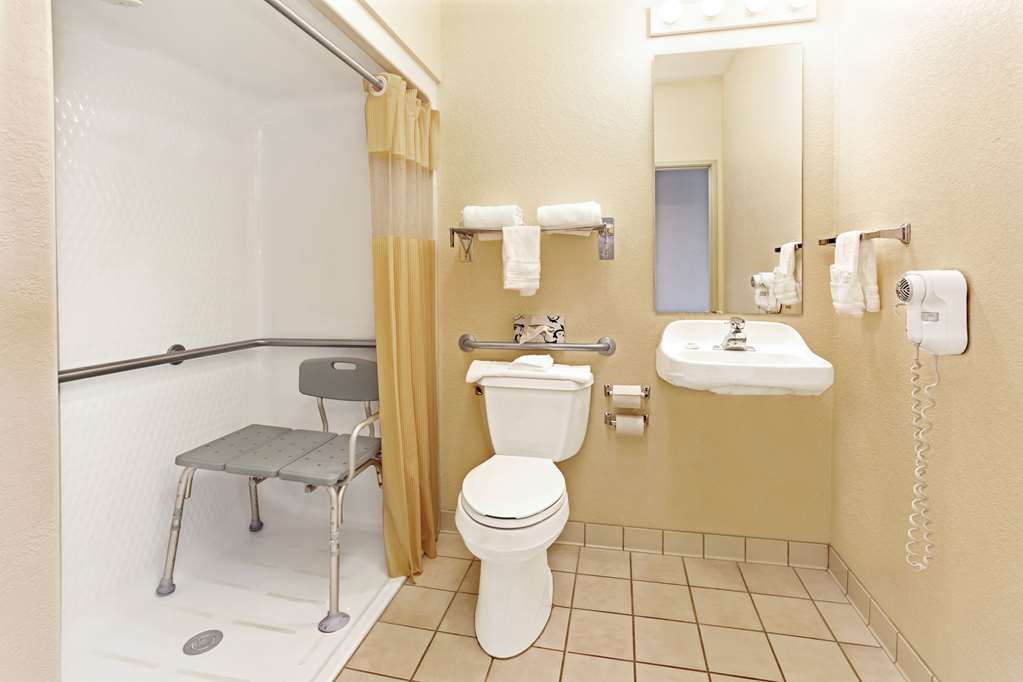 Days Inn & Suites by Wyndham Castle Rock