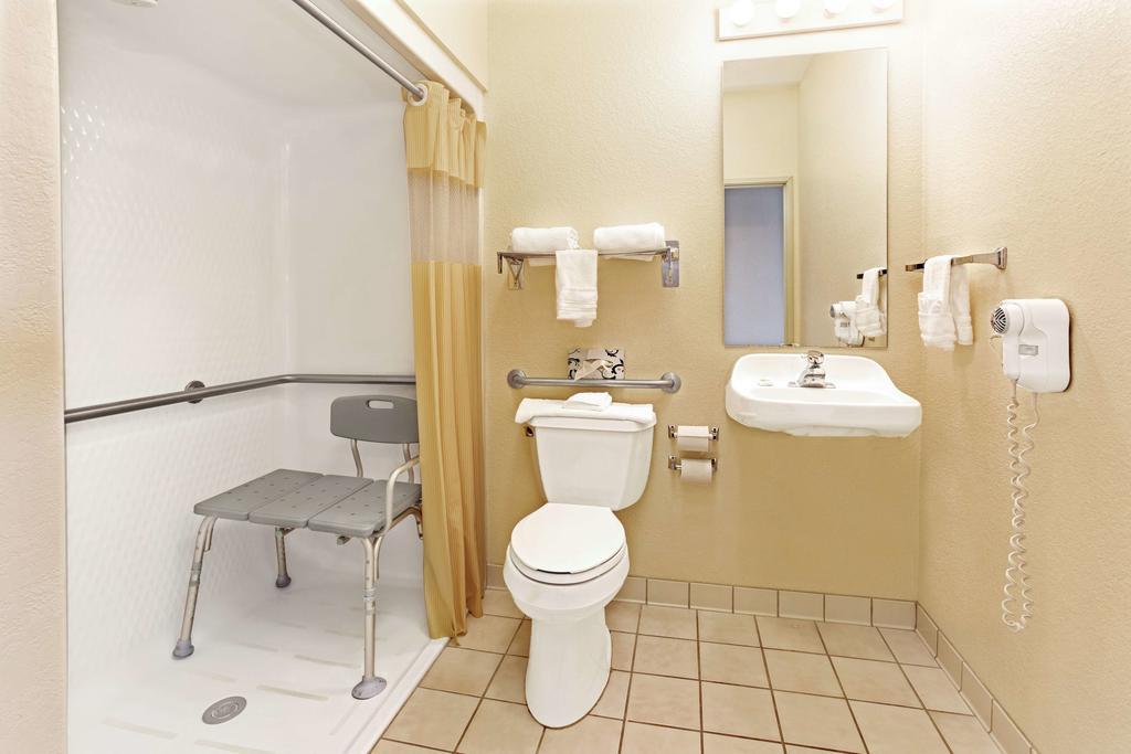 Days Inn & Suites by Wyndham Castle Rock