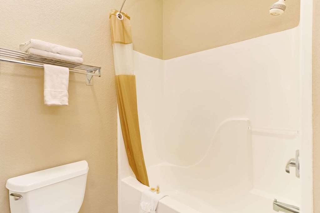 Days Inn & Suites by Wyndham Castle Rock