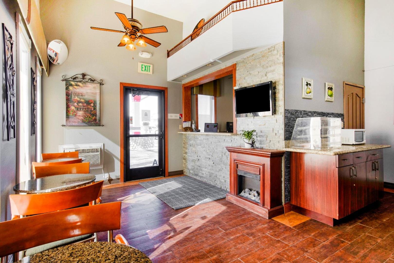 OYO Hotel Castle Rock CO Downtown
