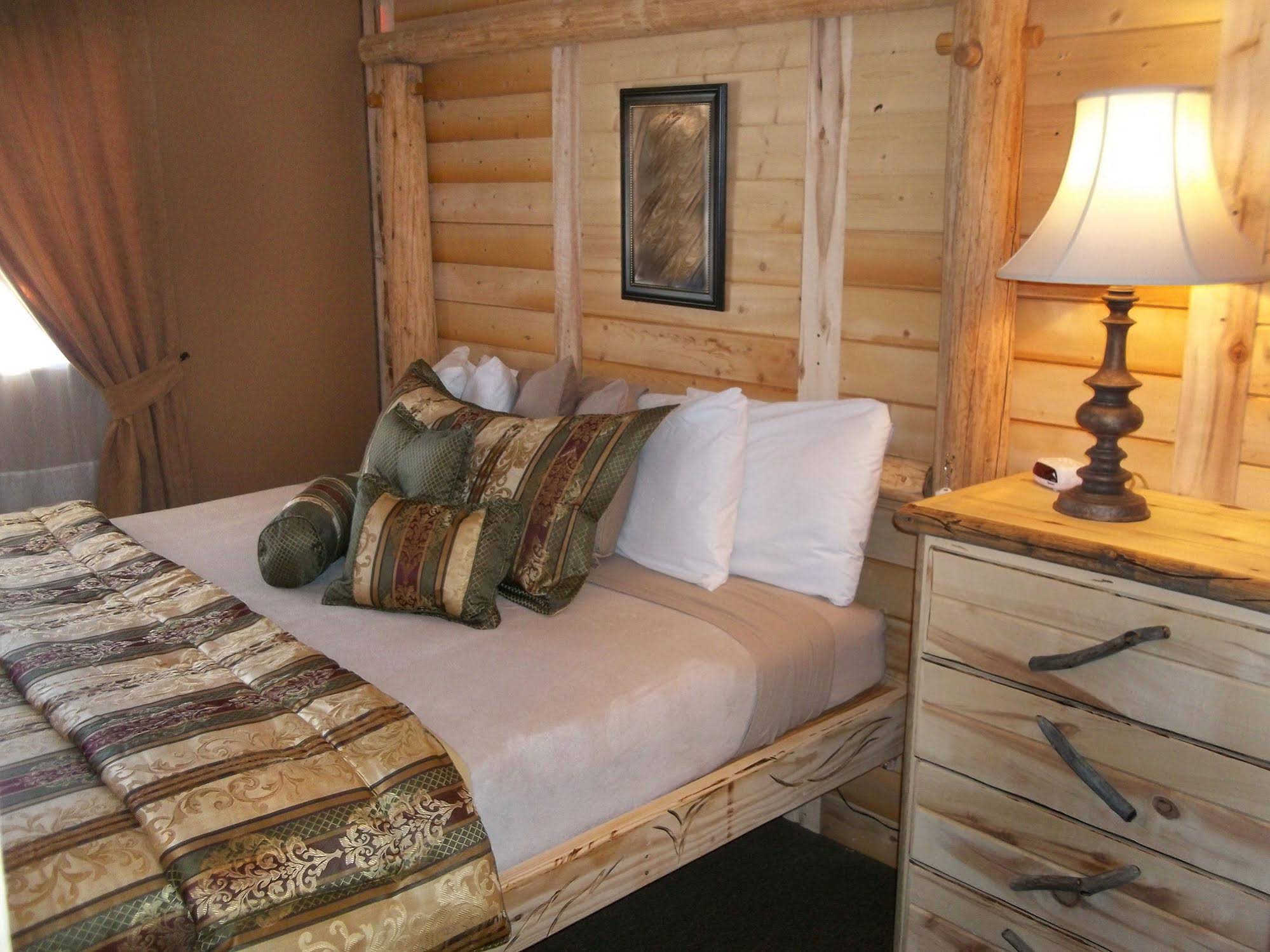 The Cedaredge Lodge