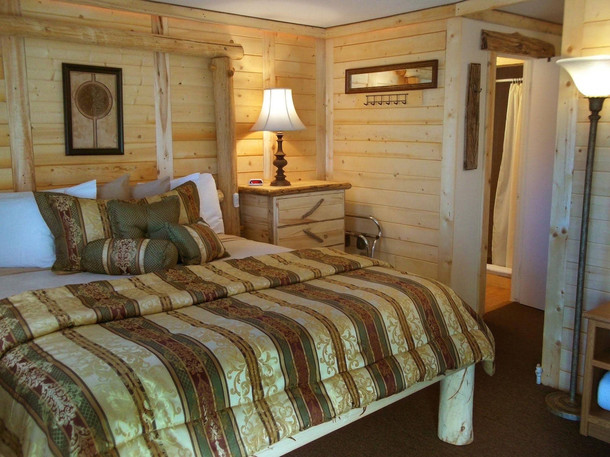 The Cedaredge Lodge