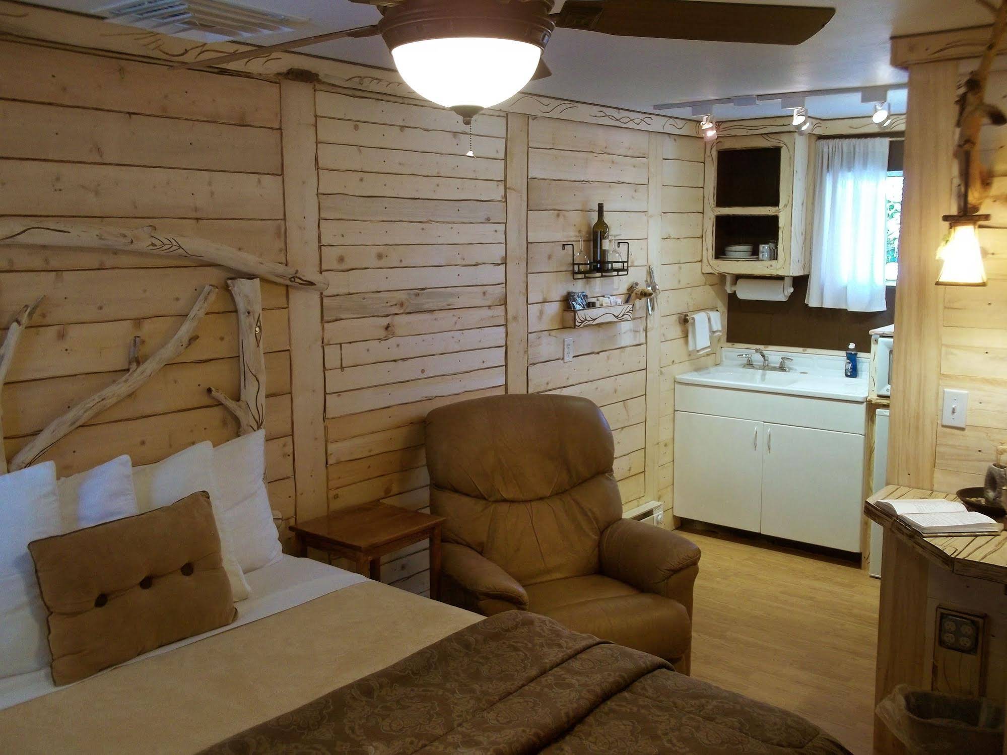 The Cedaredge Lodge