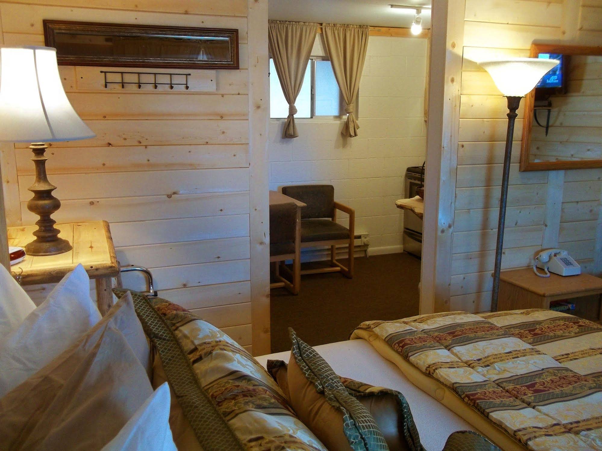 The Cedaredge Lodge