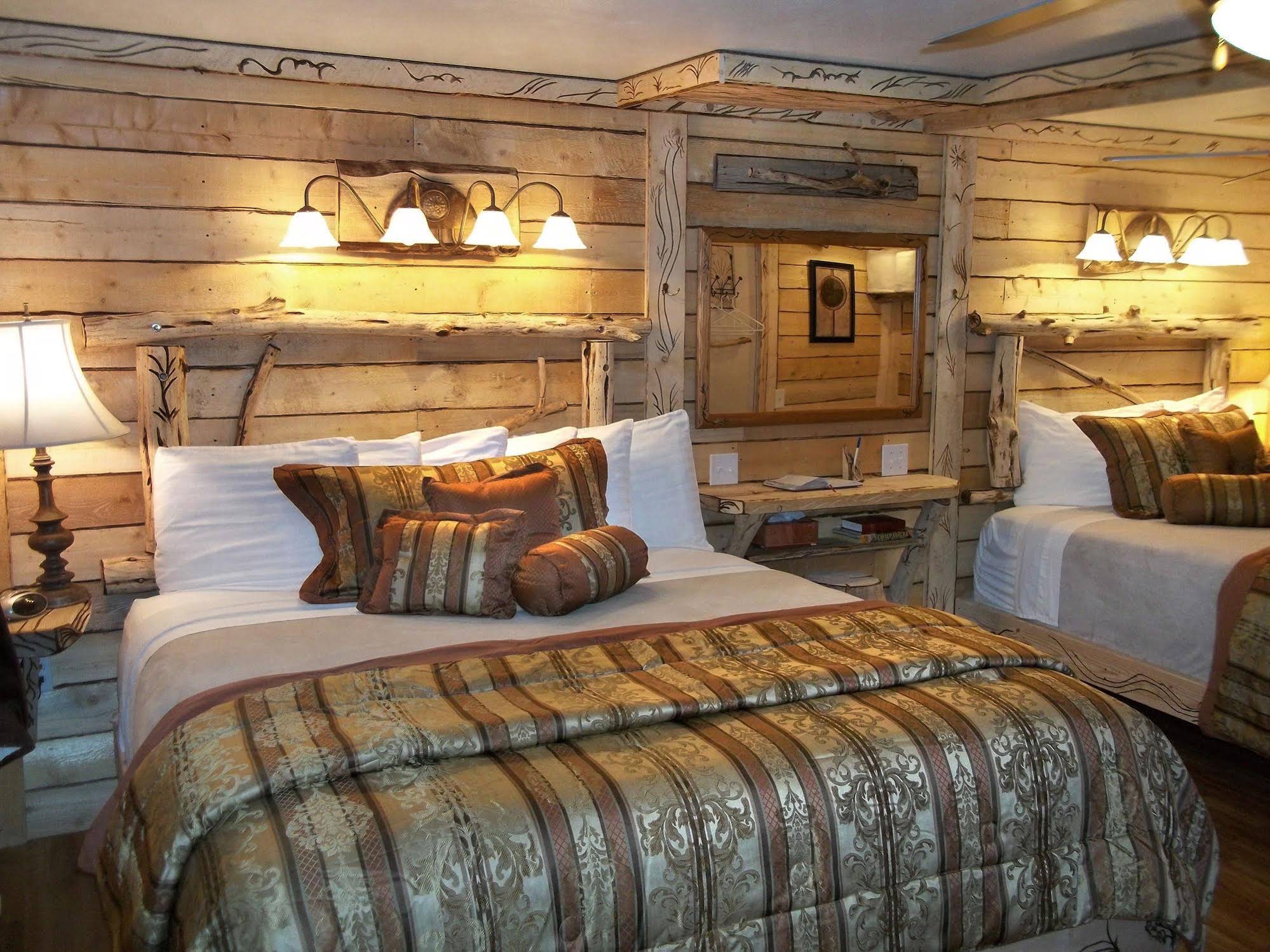 The Cedaredge Lodge