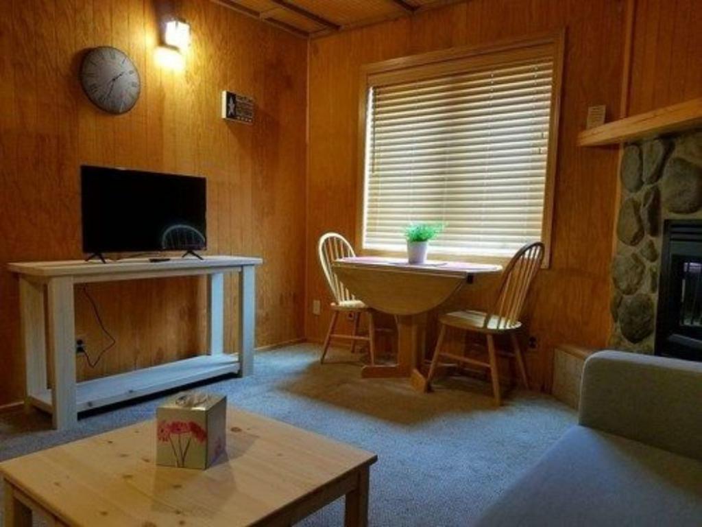 Black Forest B&B Lodge & Cabins