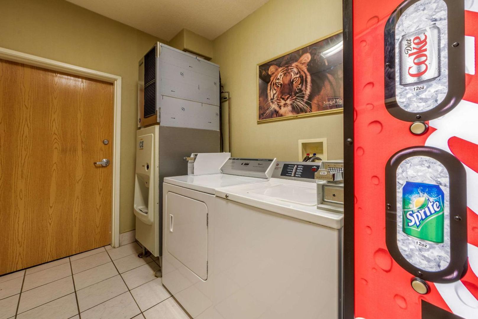 Econo Lodge Airport