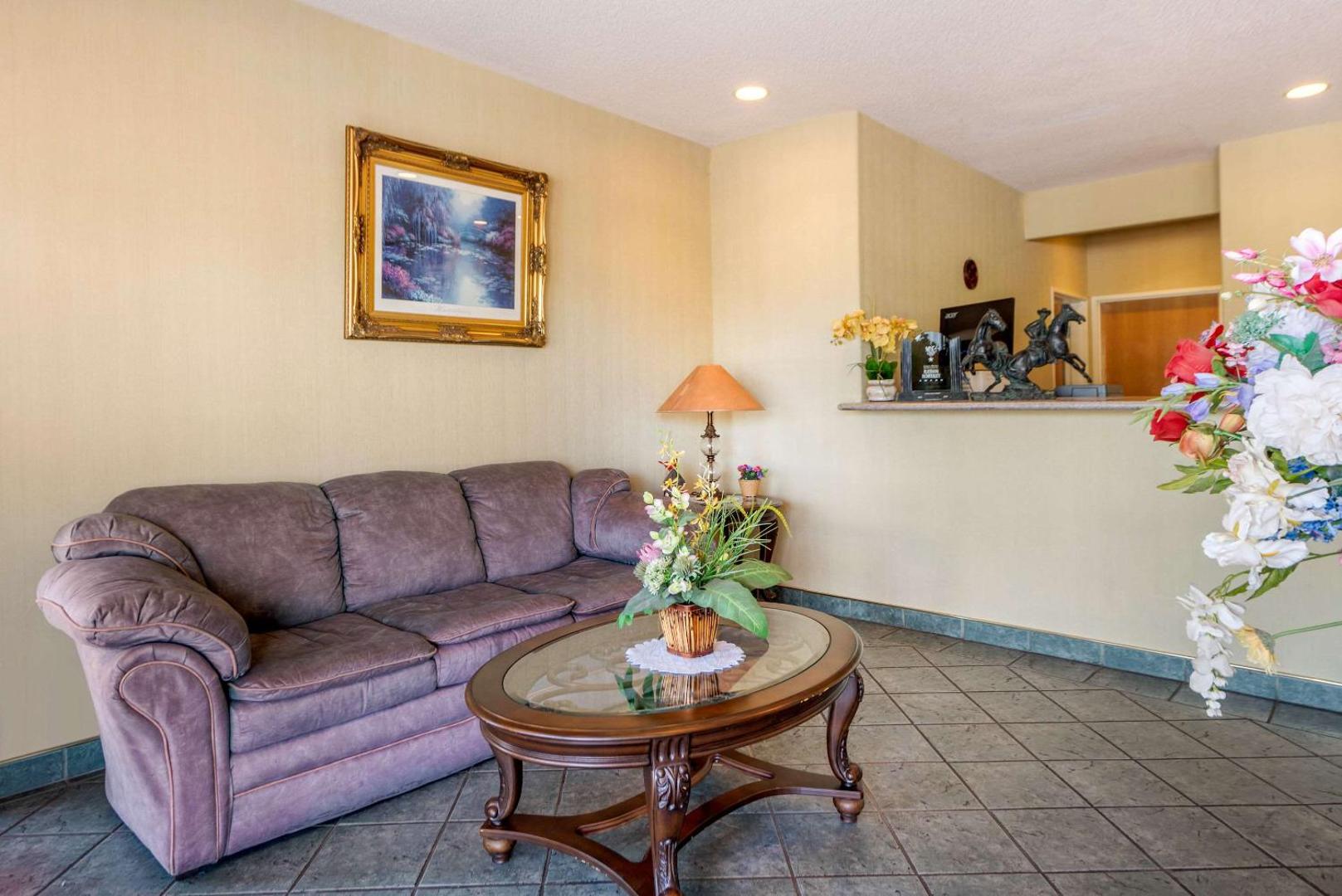Econo Lodge Airport