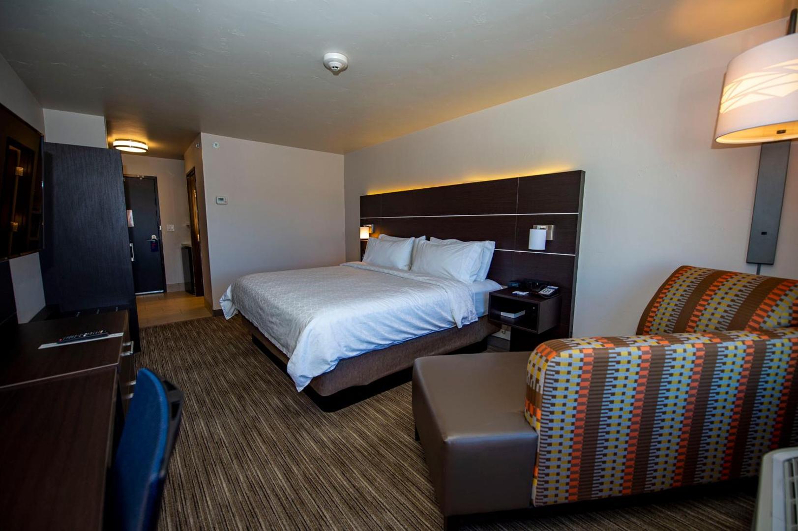 Holiday Inn Express & Suites Colorado Springs AFA Northgate