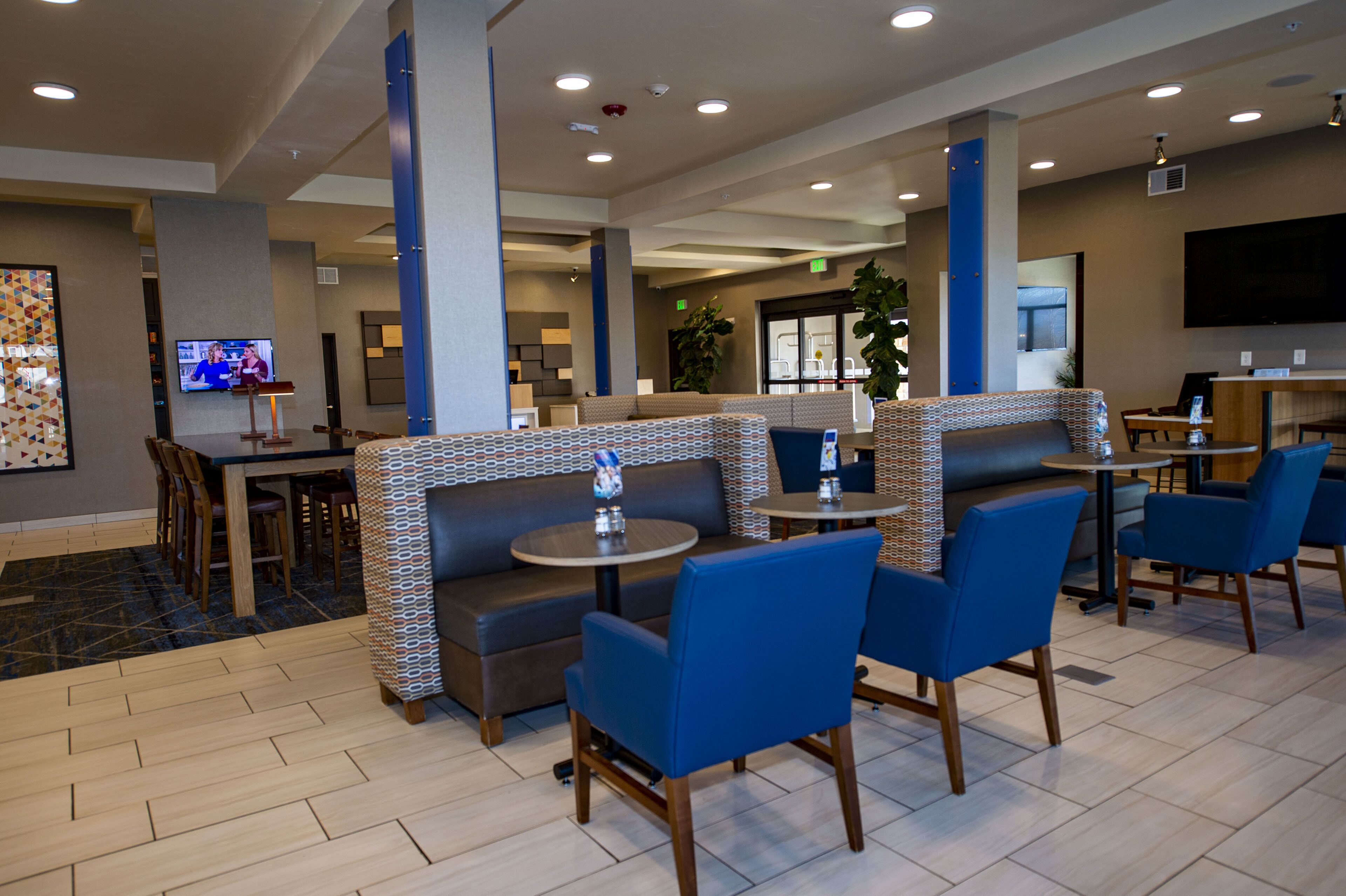 Holiday Inn Express & Suites Colorado Springs AFA Northgate