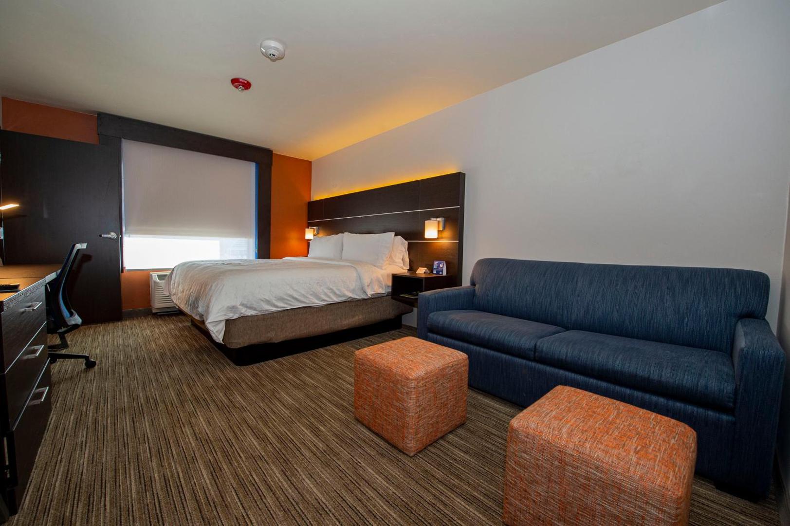 Holiday Inn Express & Suites Colorado Springs AFA Northgate