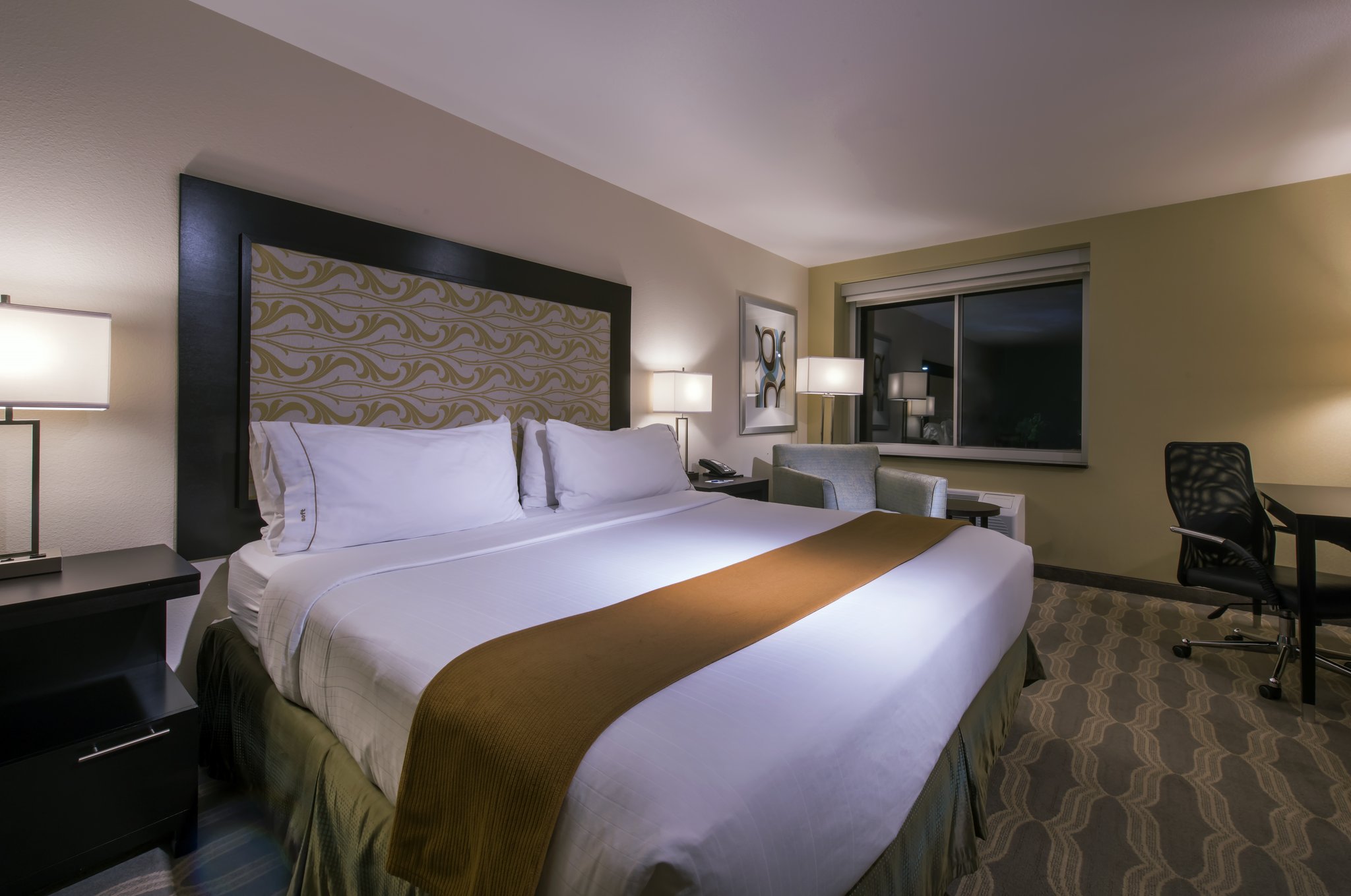 Holiday Inn Express & Suites Colorado Springs Central