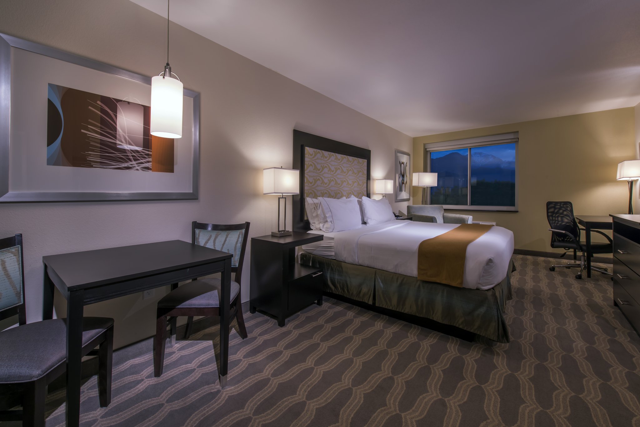 Holiday Inn Express & Suites Colorado Springs Central