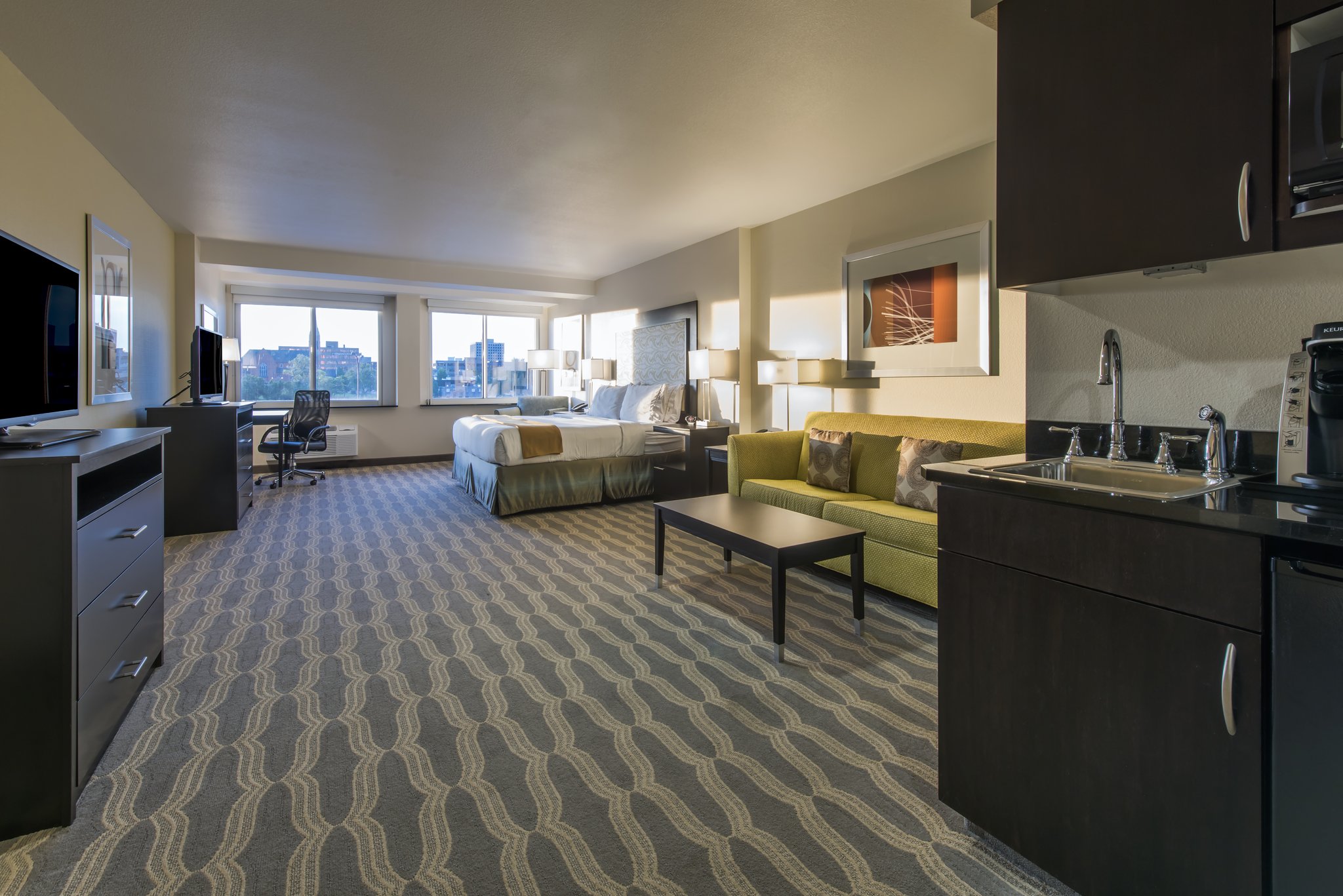 Holiday Inn Express & Suites Colorado Springs Central