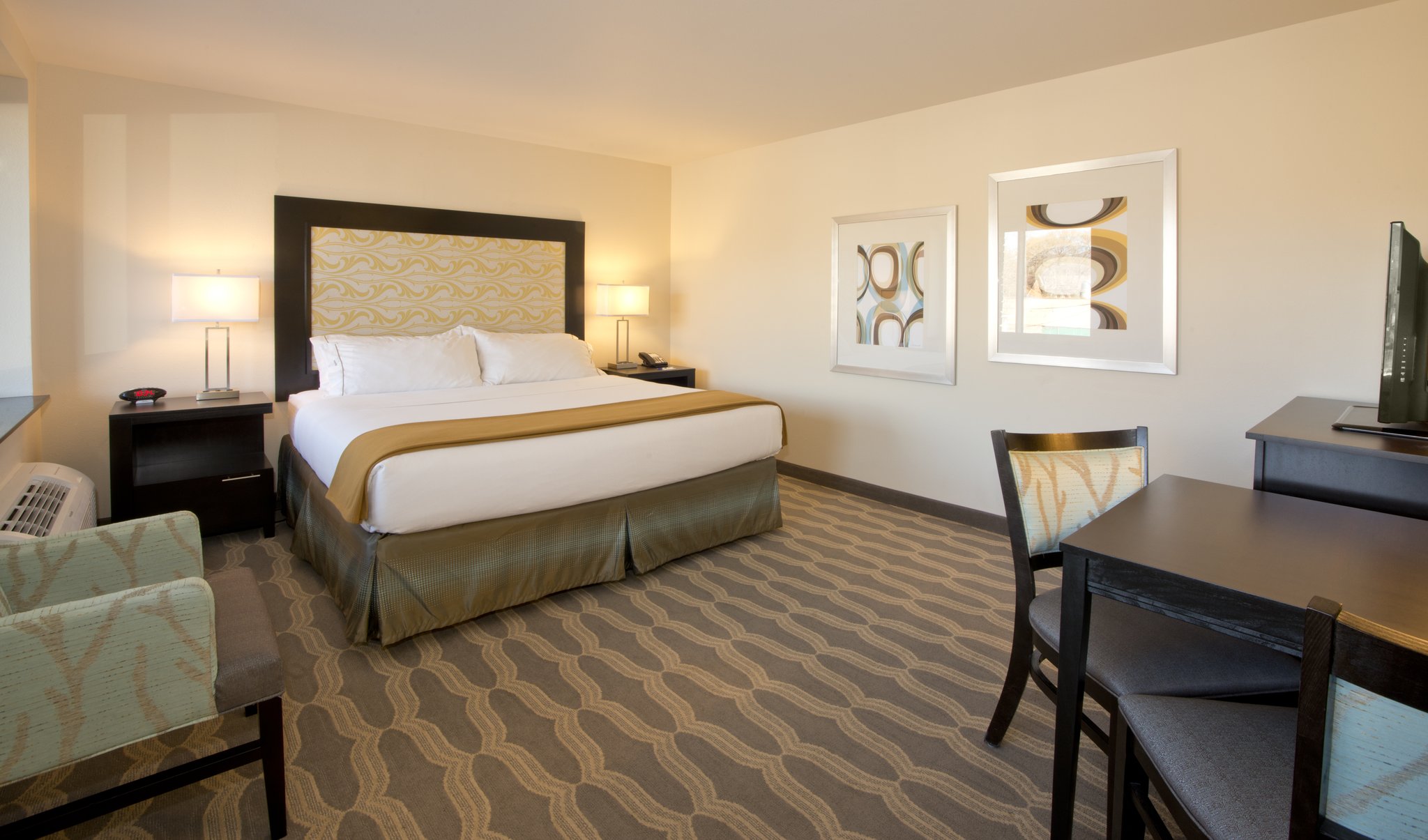 Holiday Inn Express & Suites Colorado Springs Central