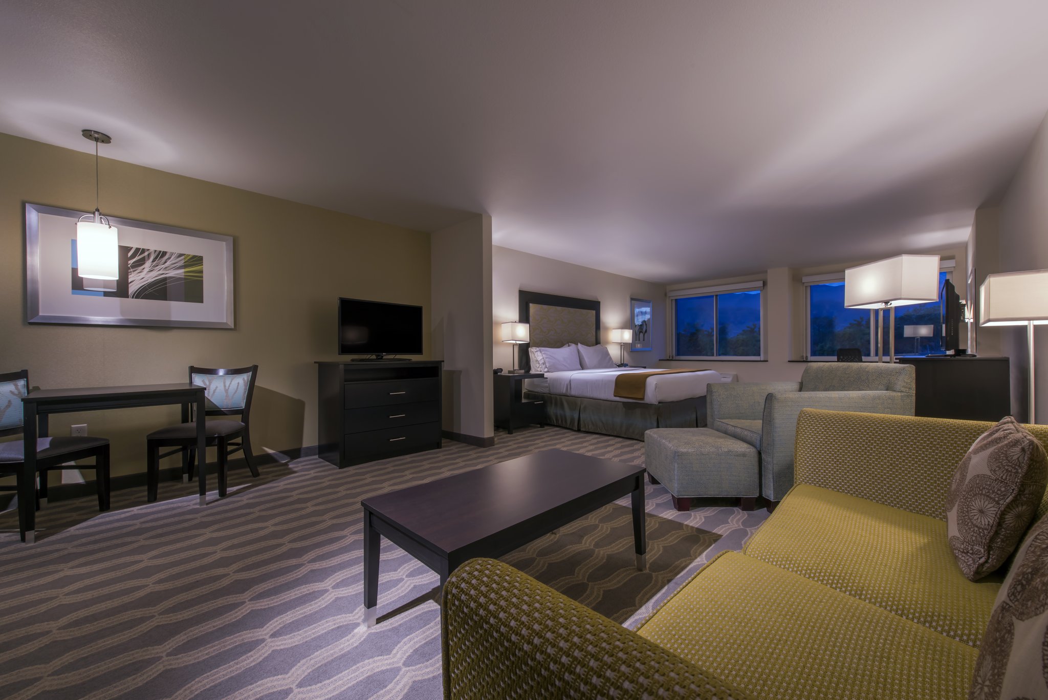 Holiday Inn Express & Suites Colorado Springs Central