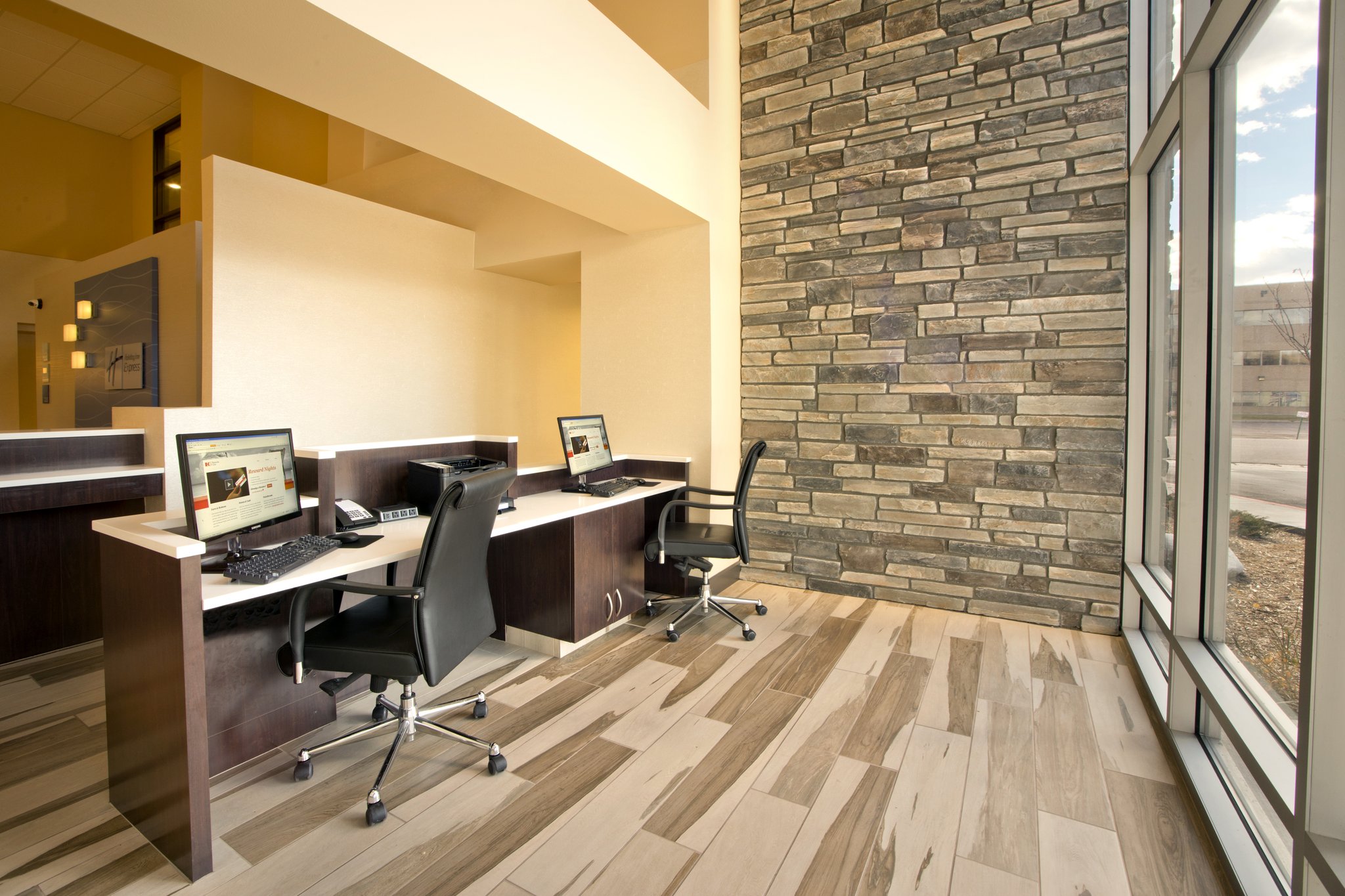 Holiday Inn Express & Suites Colorado Springs Central