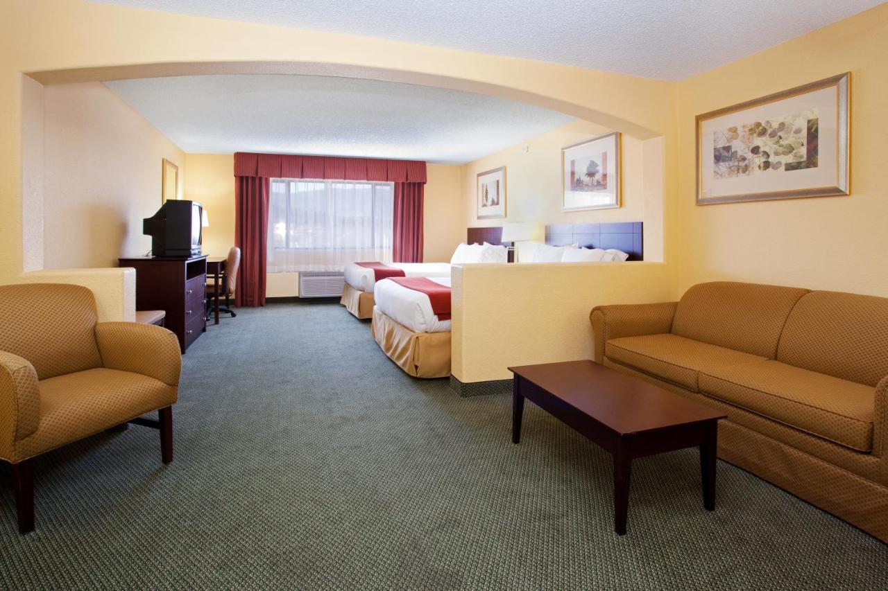 Holiday Inn Express & Suites Colorado Springs North