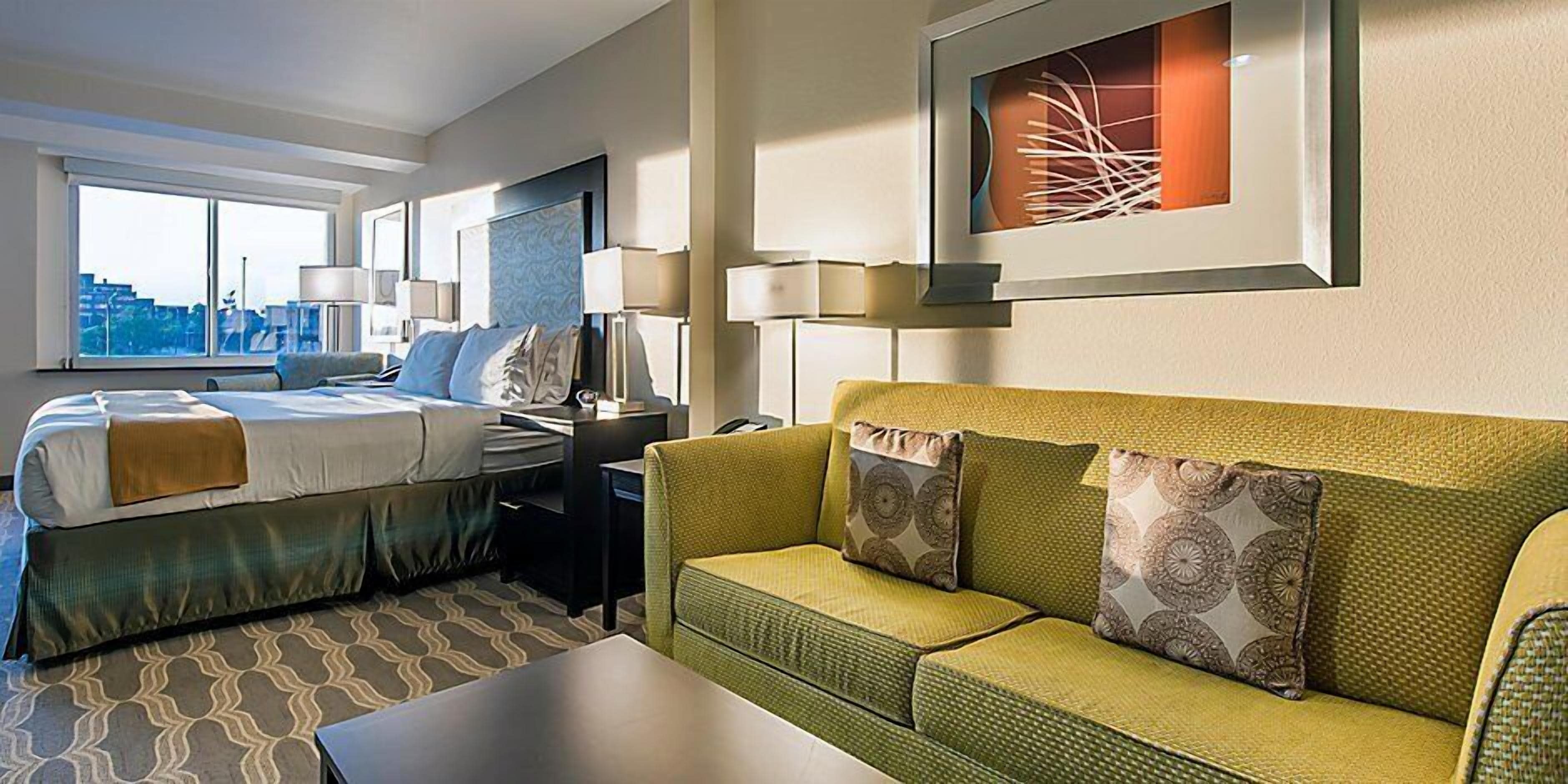 Holiday Inn Express & Suites Colorado Springs South I-25
