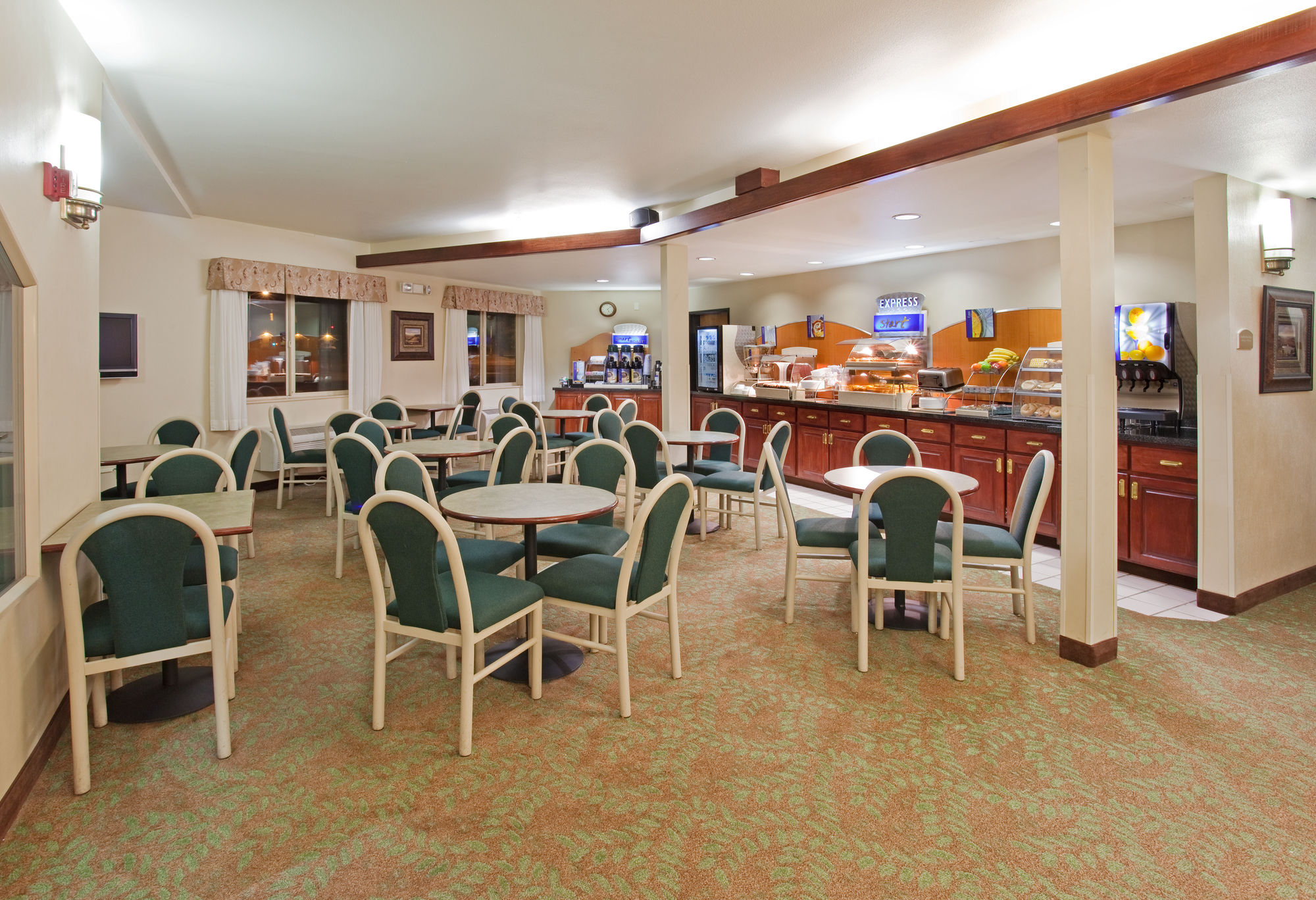 Holiday Inn Express Colorado Springs Airport