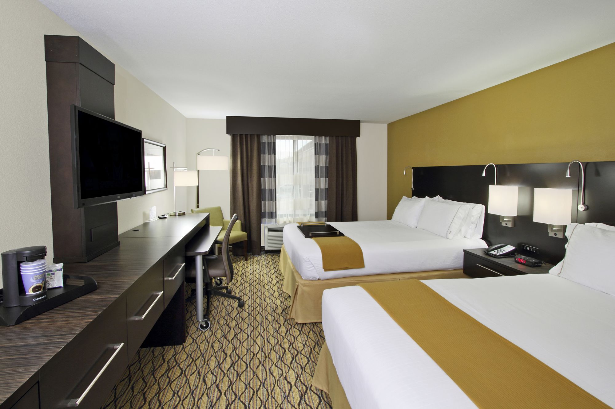 Holiday Inn Express Hotel & Suites Colorado Springs - First & Main