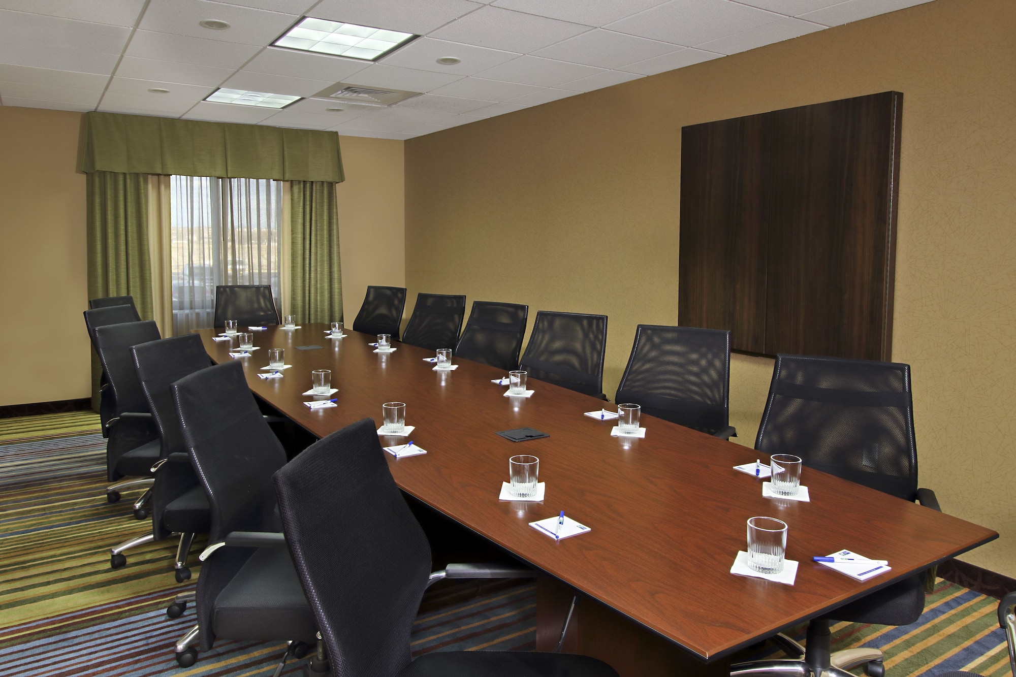 Holiday Inn Express Hotel & Suites Colorado Springs - First & Main