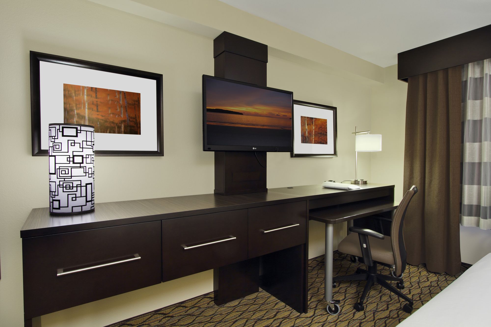 Holiday Inn Express Hotel & Suites Colorado Springs - First & Main