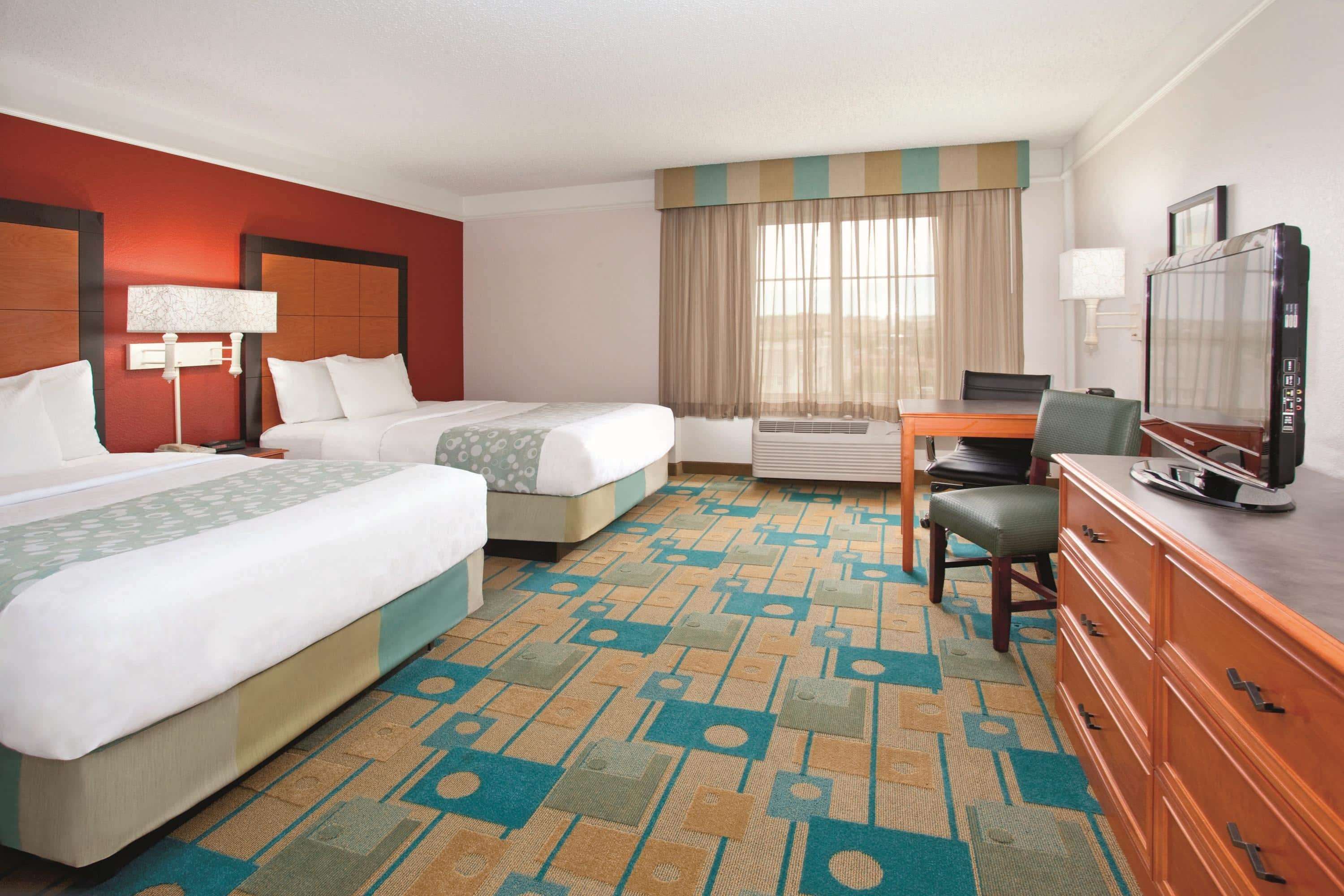 La Quinta Inn & Suites by Wyndham Colorado Springs South AP