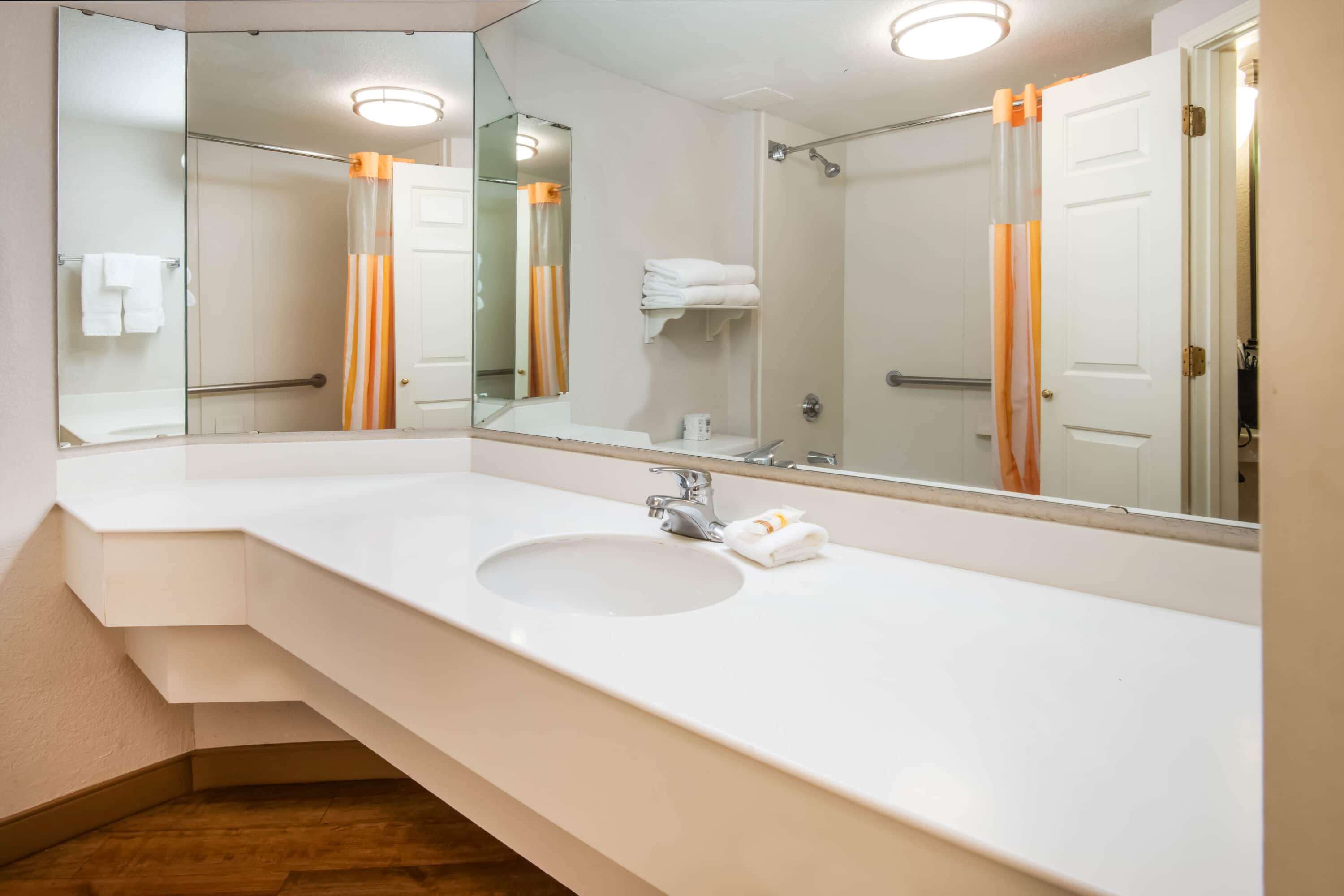 La Quinta Inn & Suites by Wyndham Colorado Springs South AP