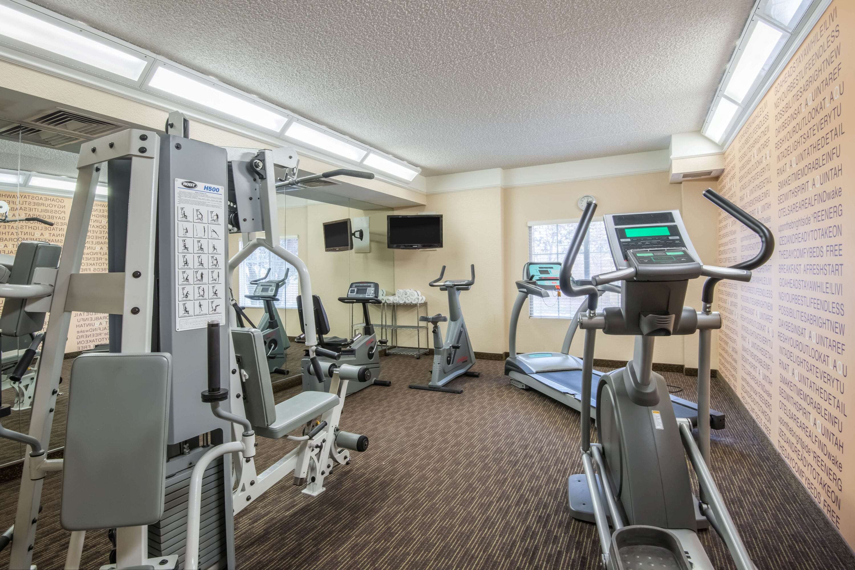 La Quinta Inn & Suites by Wyndham Colorado Springs South AP