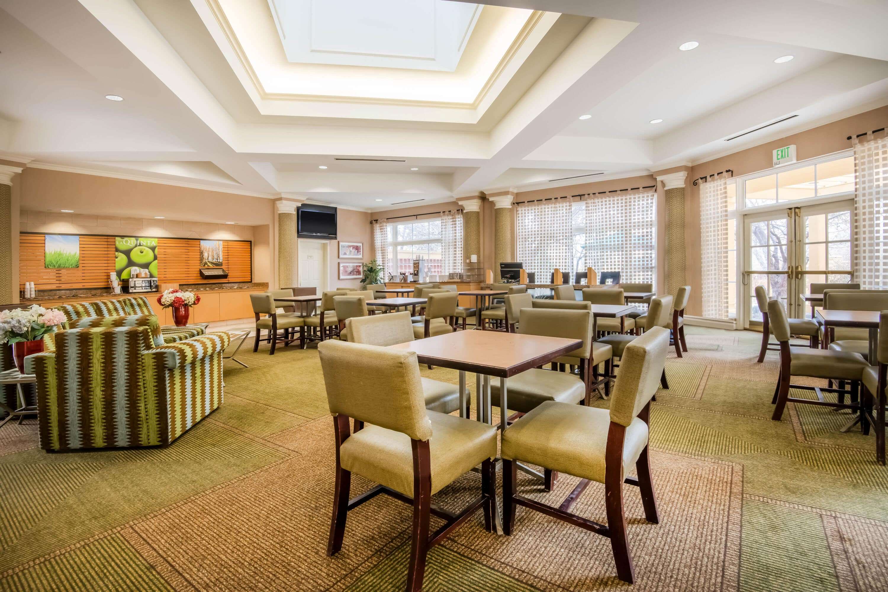 La Quinta Inn & Suites by Wyndham Colorado Springs South AP