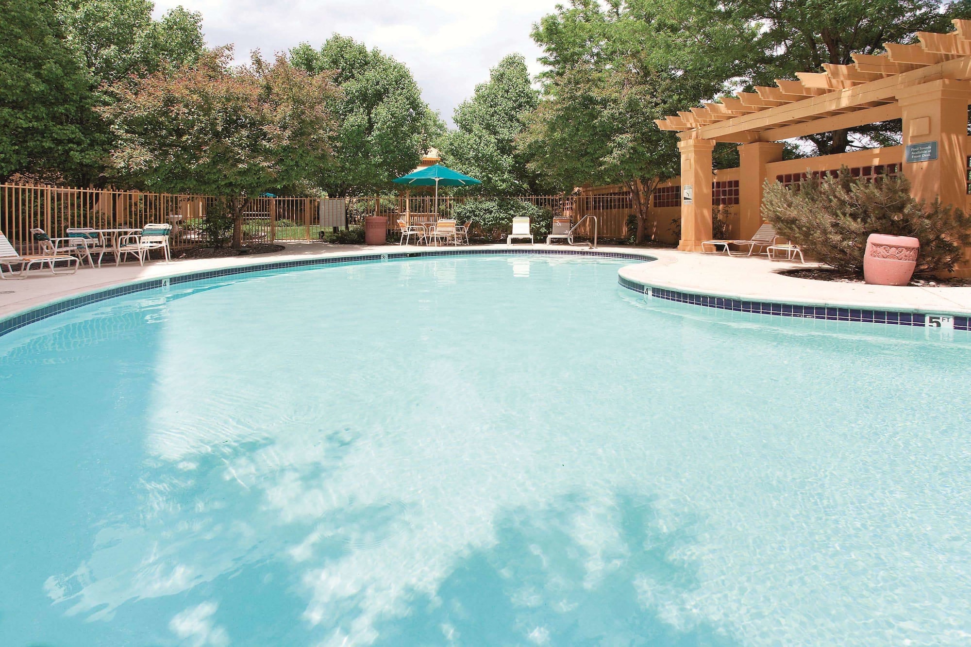 La Quinta Inn & Suites by Wyndham Colorado Springs South AP