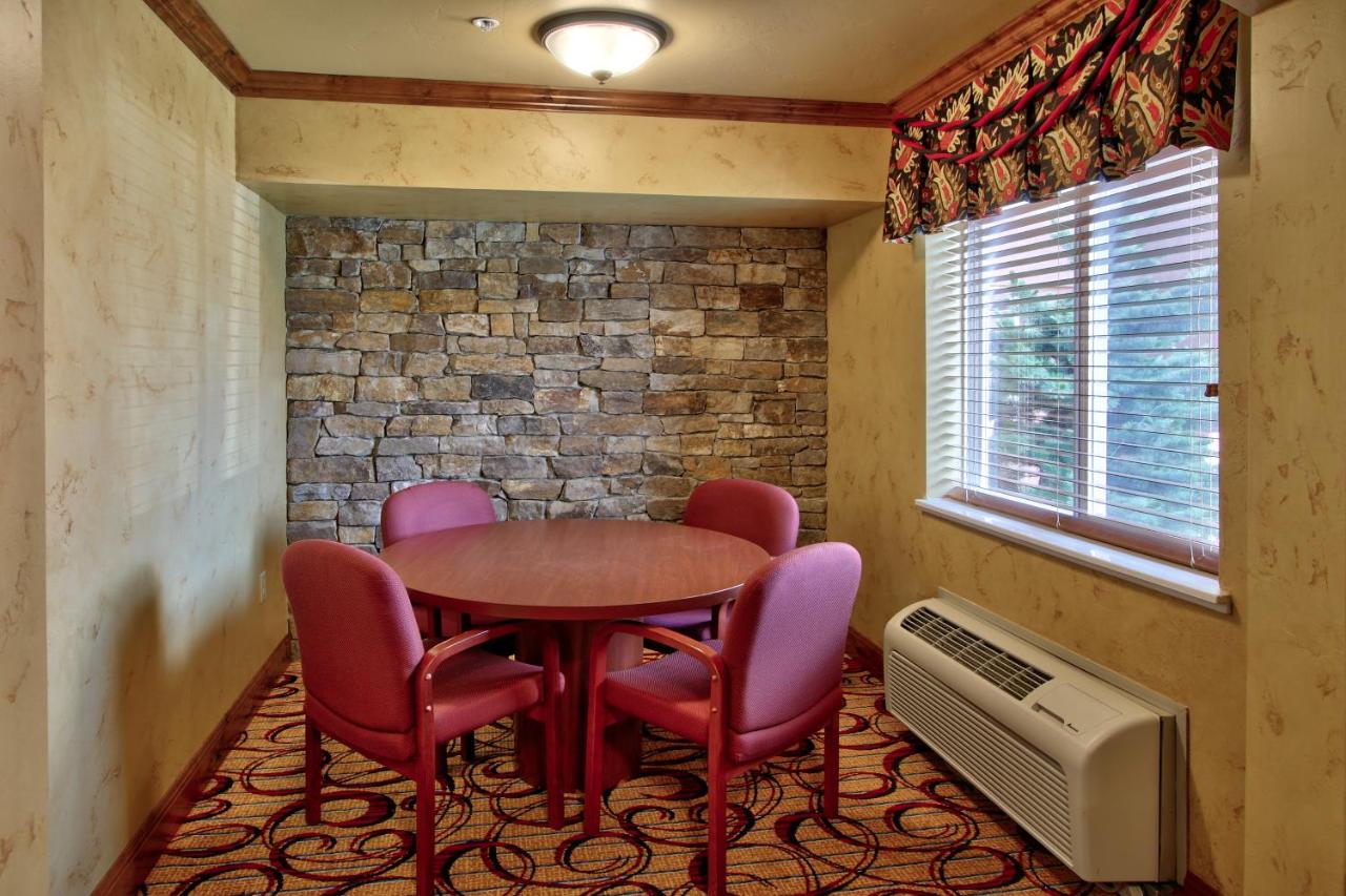 MCM Eleganté Suites