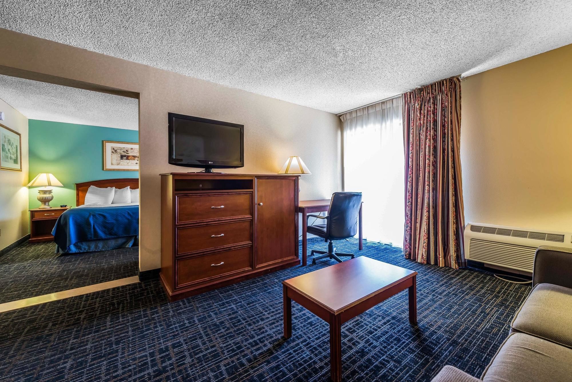 Quality Suites Downtown