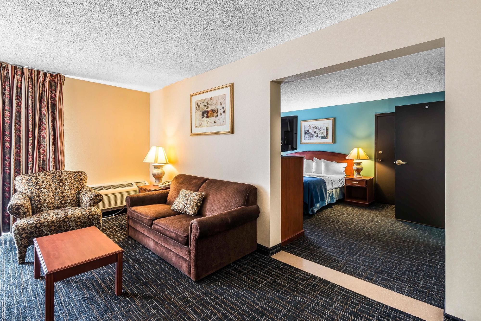 Quality Suites Downtown