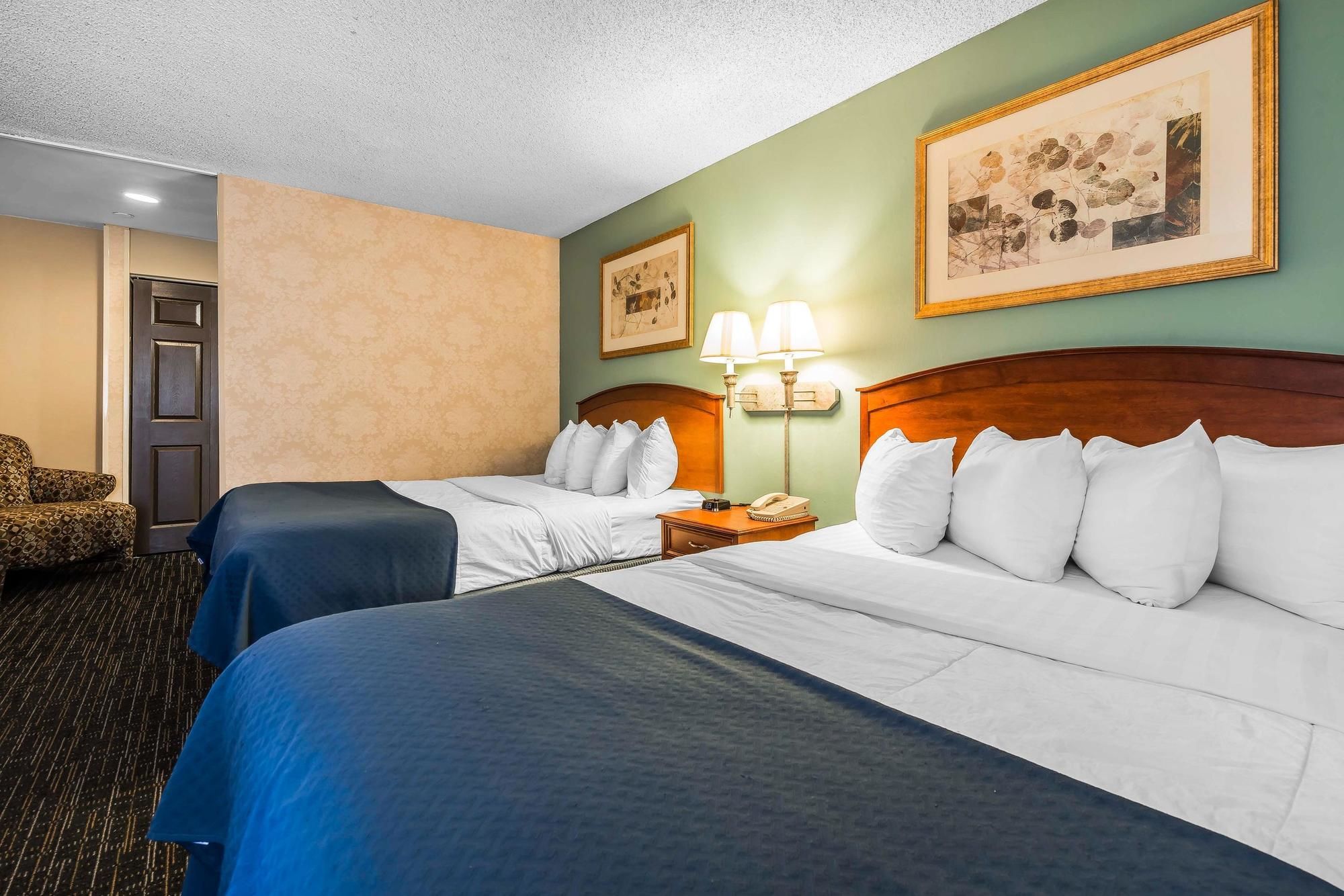 Quality Suites Downtown