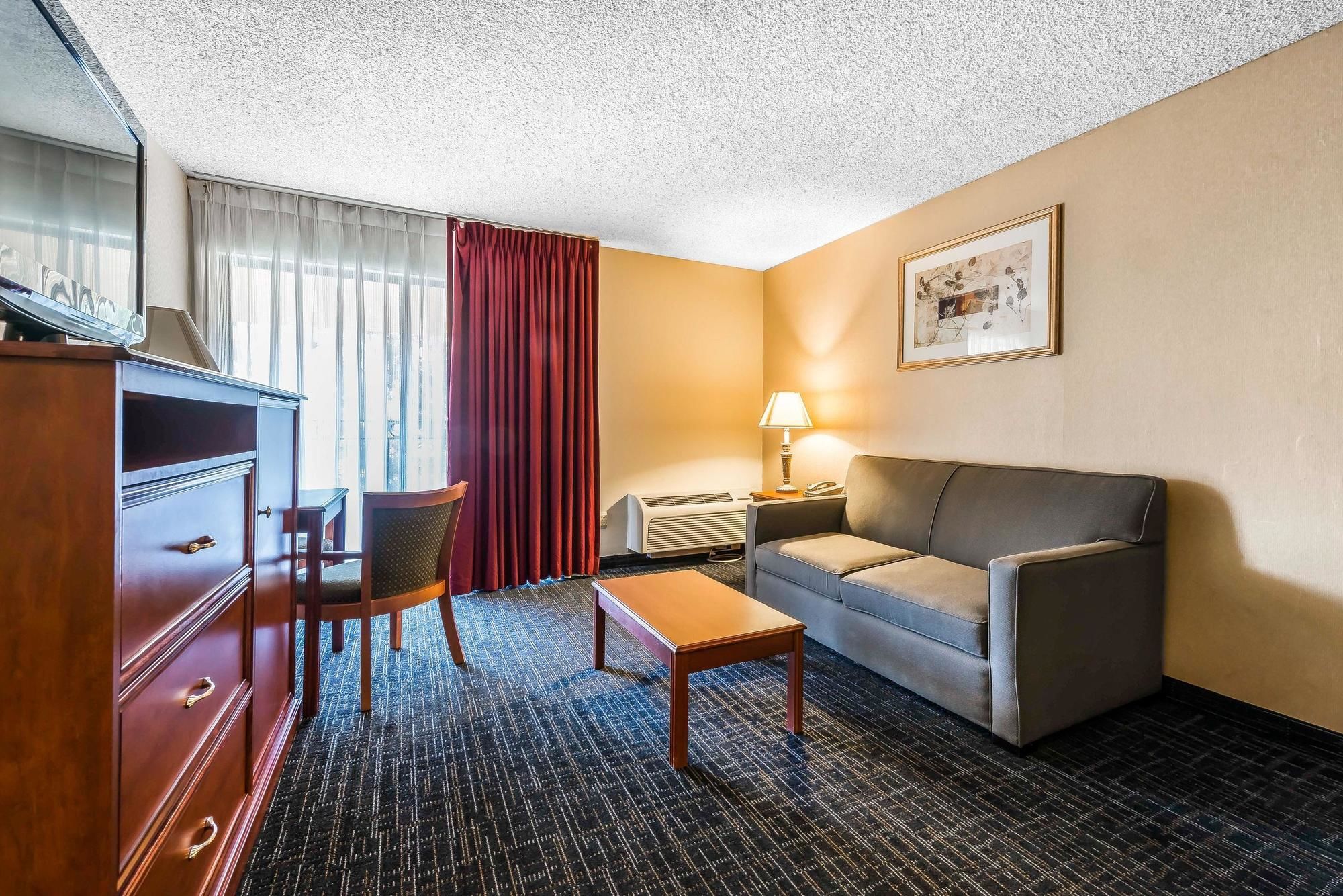 Quality Suites Downtown
