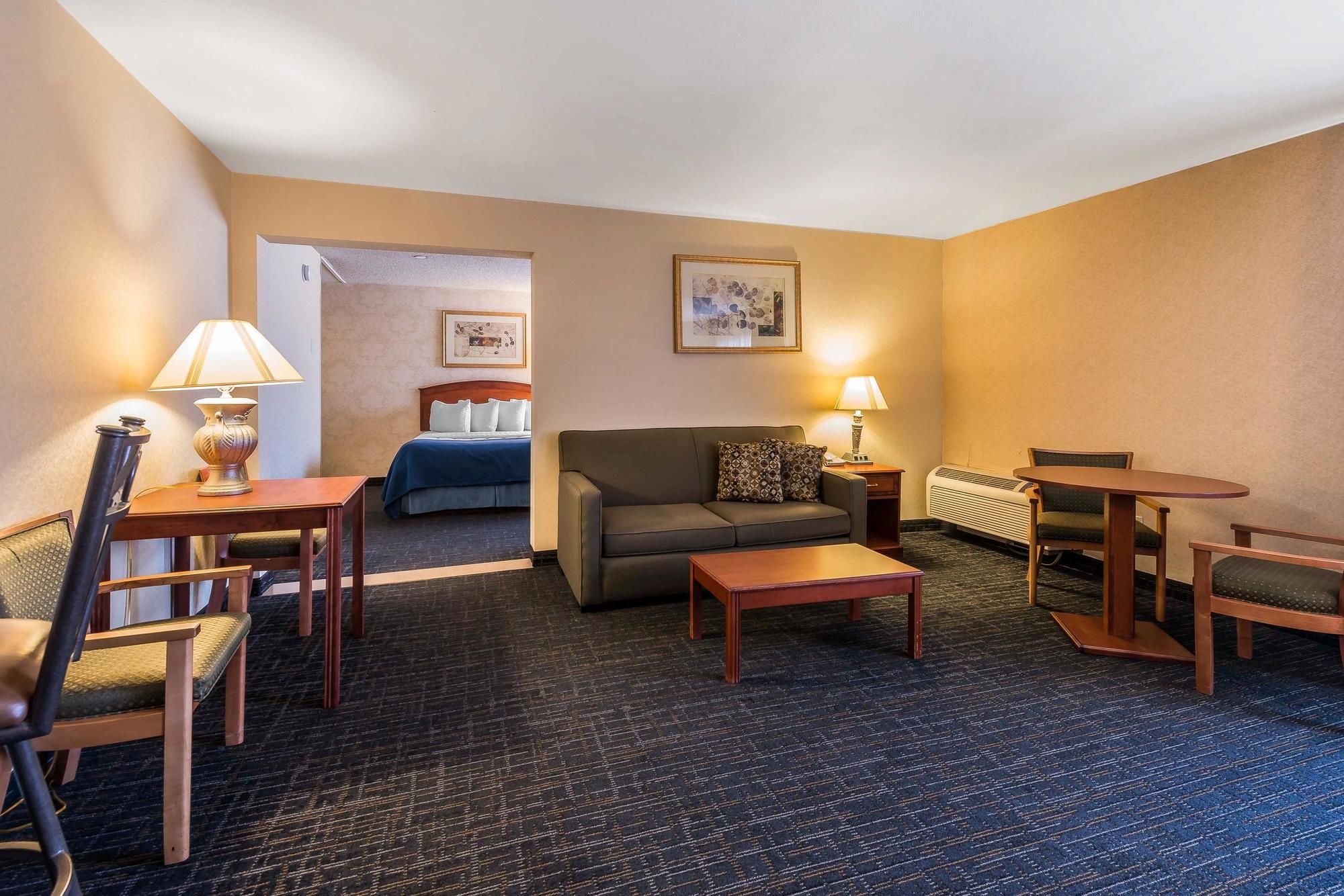 Quality Suites Downtown