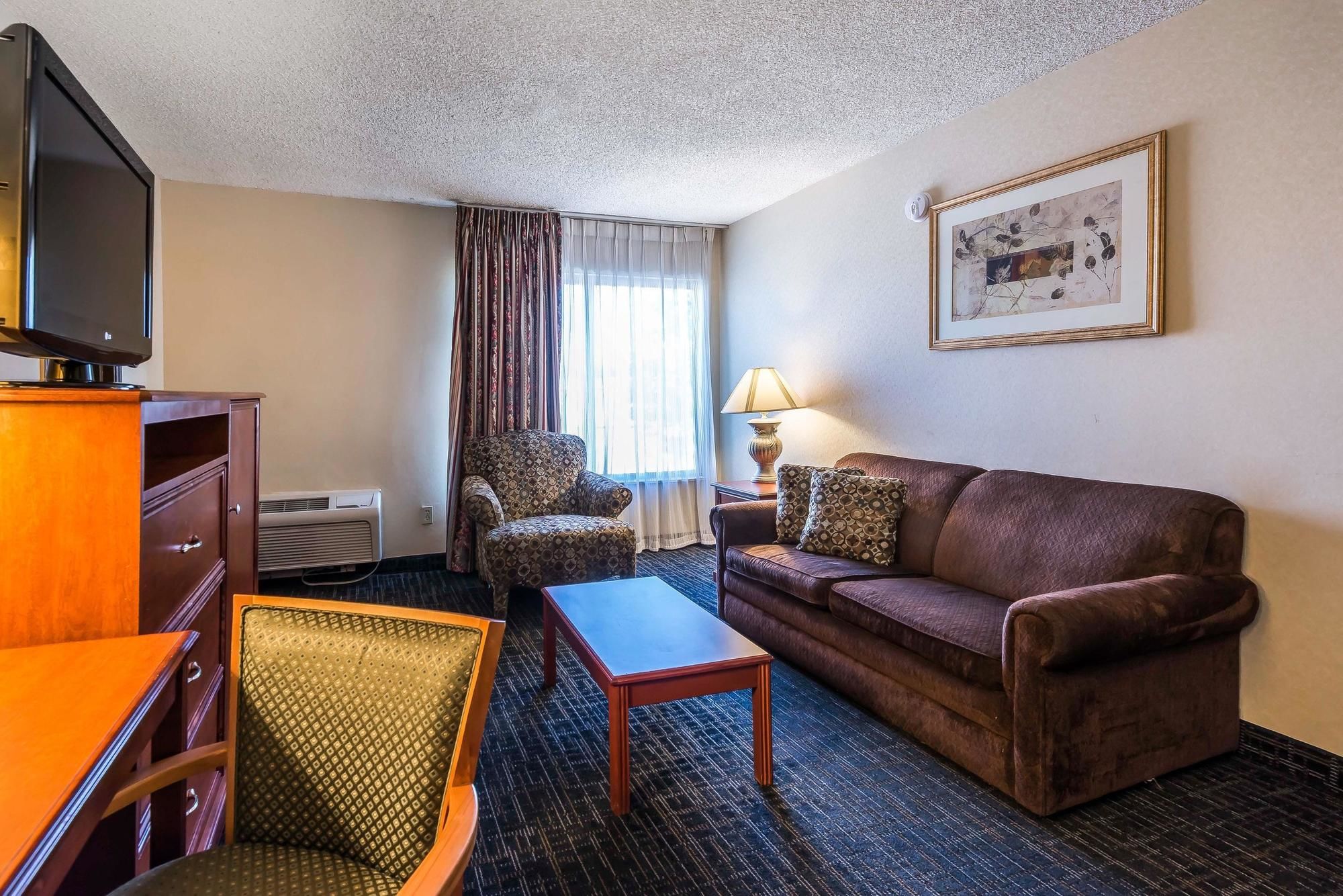 Quality Suites Downtown