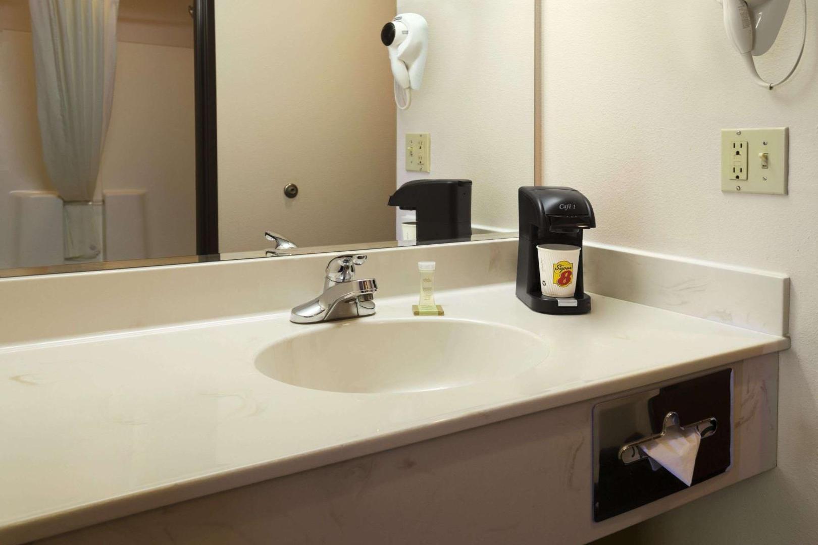 Super 8 by Wyndham Colorado Springs Airport