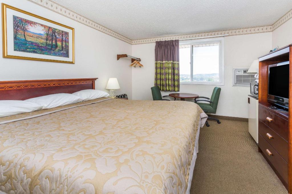 Super 8 by Wyndham Colorado Springs/Chestnut Street