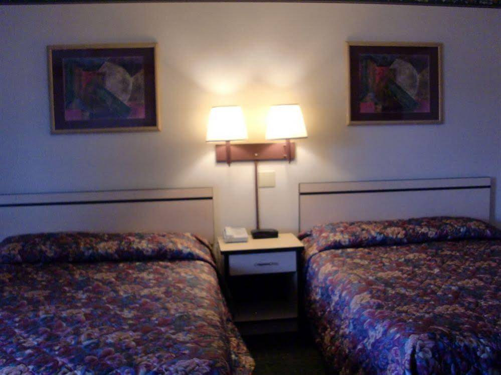 TravelStar Inn & Suites