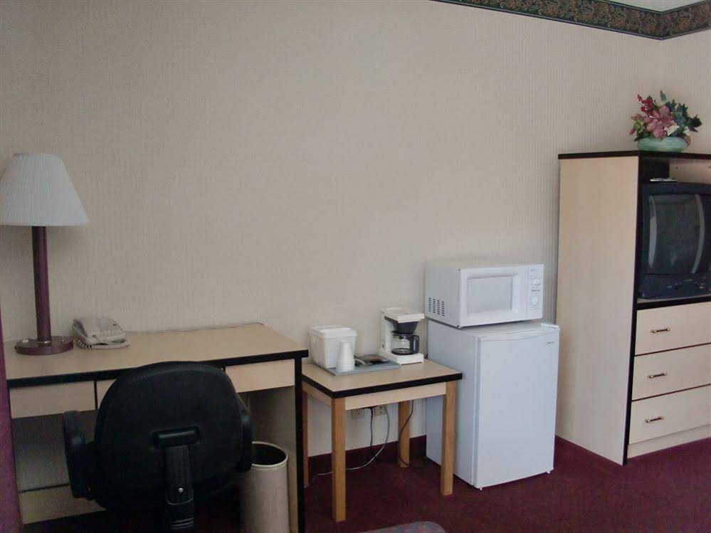 TravelStar Inn & Suites